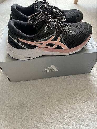 Asics koşu ayakkabısı