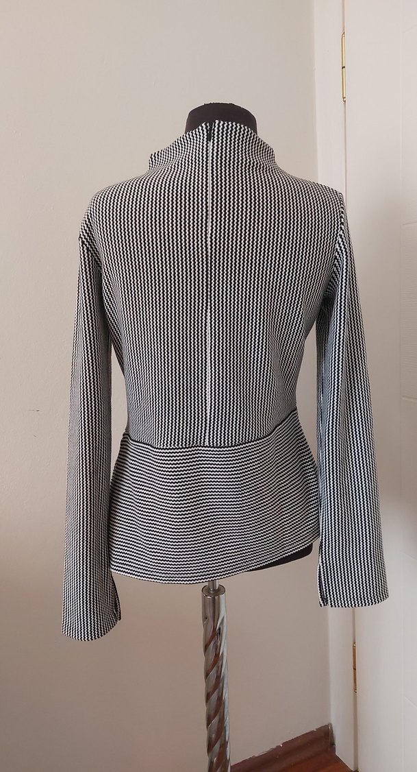 Çizgili Yüksek Yakalı Kadın Kazak - Görsel 4