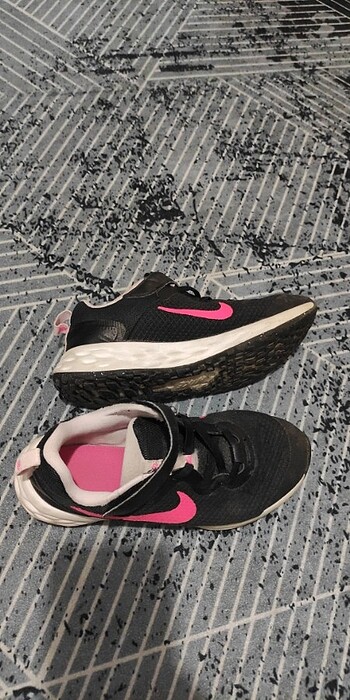 34 Beden Nike çocuk spor ayakkabı 