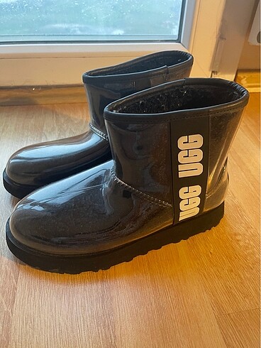 siyah kar ugg