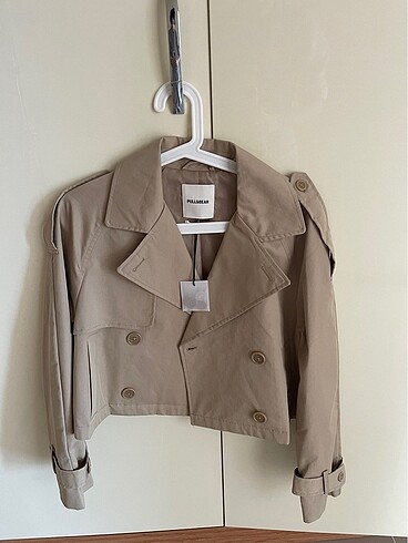 xs Beden pull and bear cropped trench coat yeni