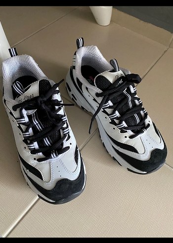 37 Beden Skechers Kadın Ayakkabı