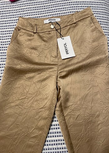 Düğmeli Parlak Kahverengi Kadın Saten Pantolon - Görsel 3