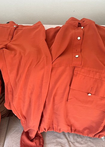 Düğmeli, Uzun Kollu Kırmızı Kadın Gömlek - Görsel 4