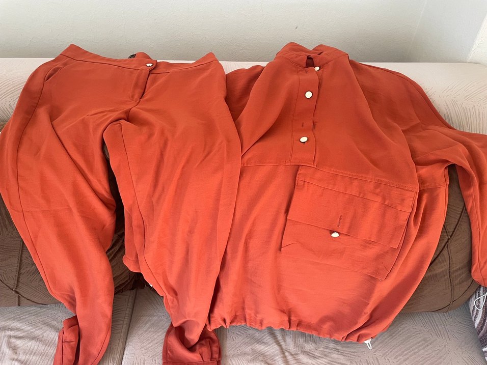 Düğmeli, Uzun Kollu Kırmızı Kadın Gömlek - Görsel 4