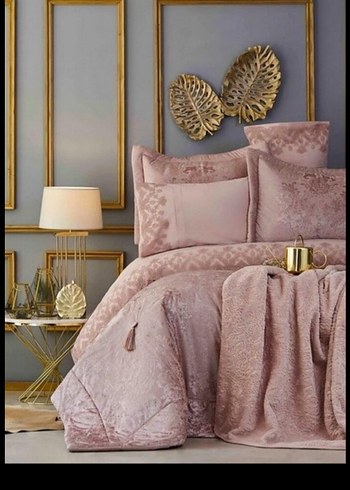 Pembe Nakışlı Yatak Örtüsü - Görsel 2