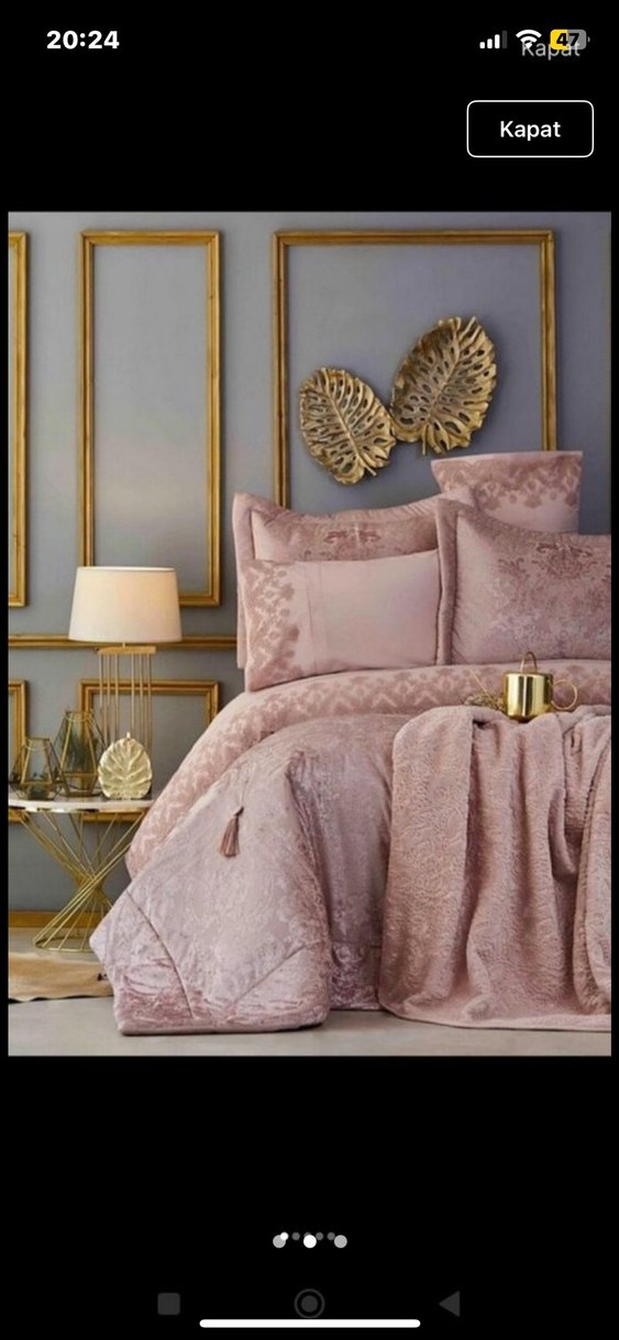 Pembe Nakışlı Yatak Örtüsü - Görsel 2