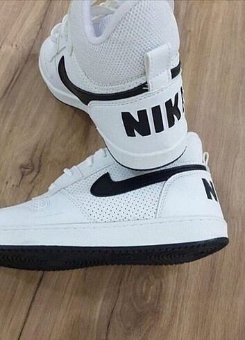 Nike 38/1 39/1 40/1 42/1 numaraları mevcuttur