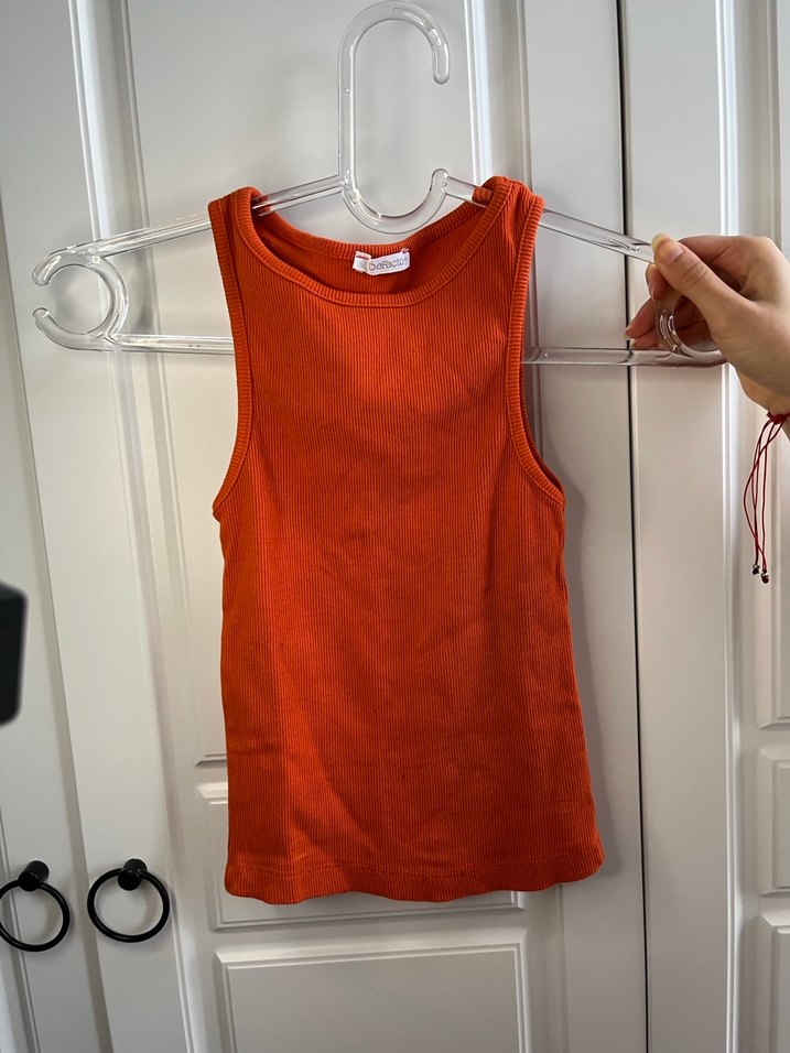 Kiremit Rengi Yüksek Yakalı Kadın - Görsel 2