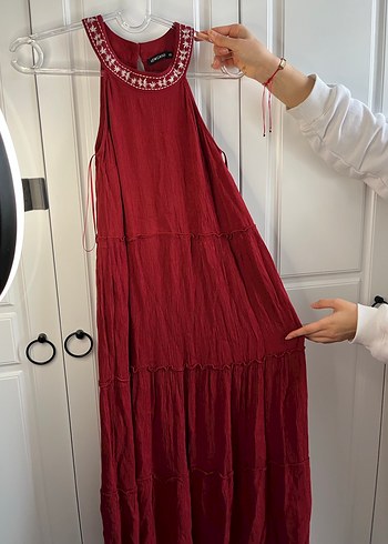 Bordo Nakışlı Yüksek Yakalı Uzun Elbise - Görsel 2