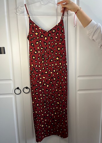 Kırmızı V Yakalı Uzun Kadın Elbise - Görsel 3