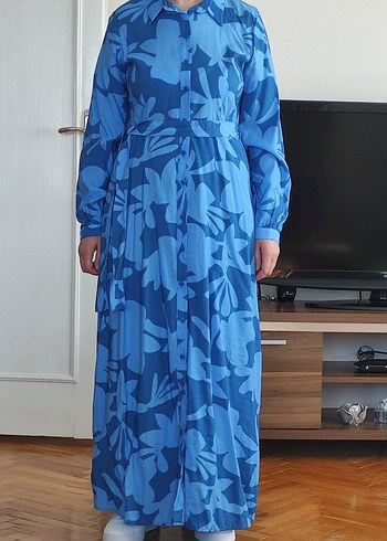 Uzun Kollu Mavi Elbise