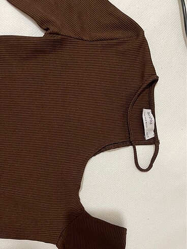 Bershka bluz tek omuz açık kahverengi üst dekolteli top