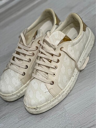 40 Beden beyaz Renk Elle marka beyaz spor ayakkabı
