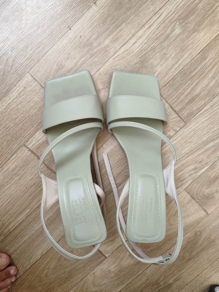 Bej Minimalist Dolgu Topuklu Kadın Sandalet - Görsel 3