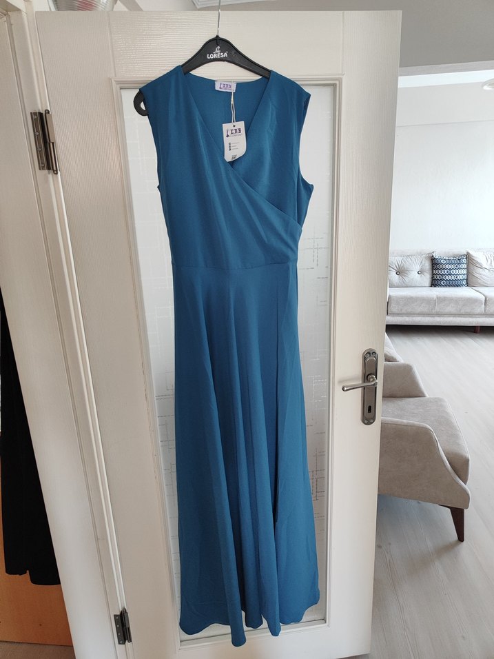 Mavi V Yaka Kolsuz Elbise - Görsel 2