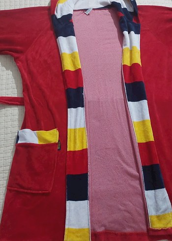 #kadife #kırmızı #sabahlık #bornoz. Kapşonlu ve önden tek cepli. - Görsel 3