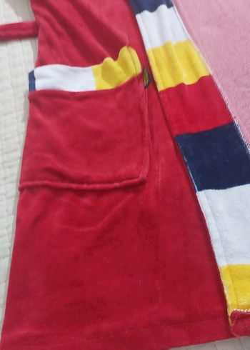 #kadife #kırmızı #sabahlık #bornoz. Kapşonlu ve önden tek cepli. - Görsel 4