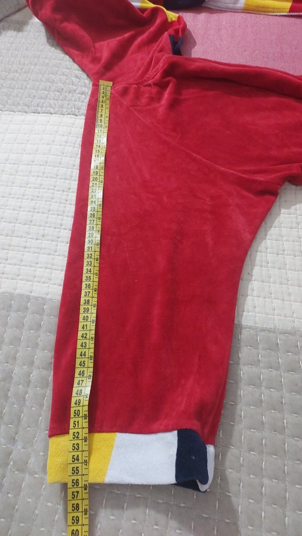 #kadife #kırmızı #sabahlık #bornoz. Kapşonlu ve önden tek cepli. - Görsel 5