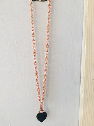 Siyah kalpli rose gold kolye