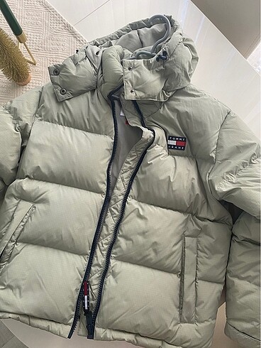 Tommy Jeans şişme mont sıfır ayarında bu kış alındı ve az gıyıld