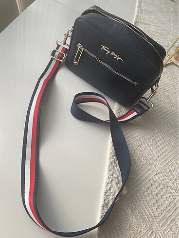Beden Tommy Hİlfiger lacivert çanta