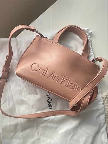 Calvın Kleın toz pembe çanta