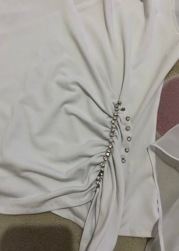 Drapeli V Yakalı Beyaz Kadın Bluz - Görsel 2