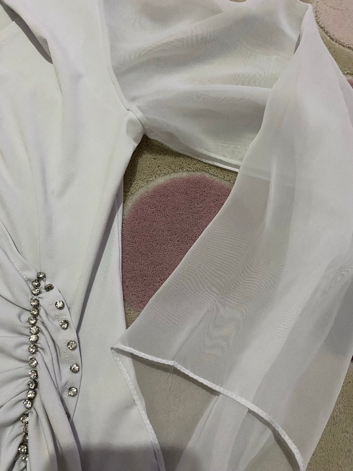 Drapeli V Yakalı Beyaz Kadın Bluz - Görsel 3
