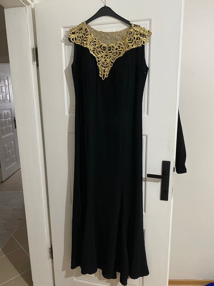 Zincir Detaylı Uzun Siyah Abiye Elbise - Görsel 2