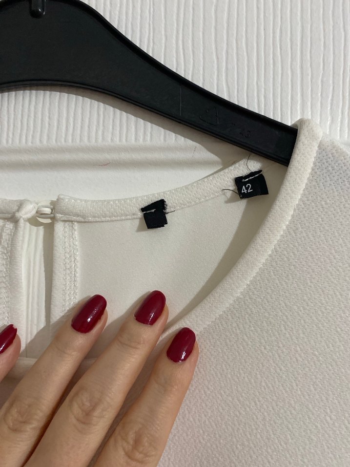 Düğmeli Beyaz Kadın elbise - Görsel 3