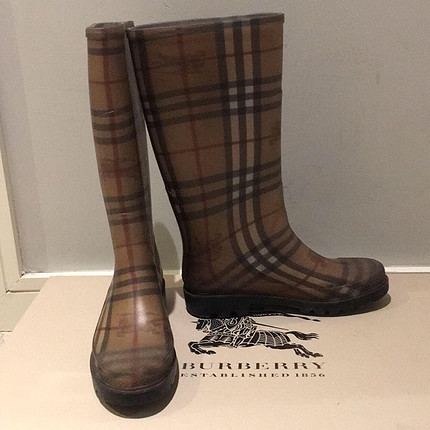 Burberry yagmur cizmesi