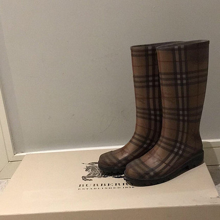 38 Beden Burberry yagmur cizmesi