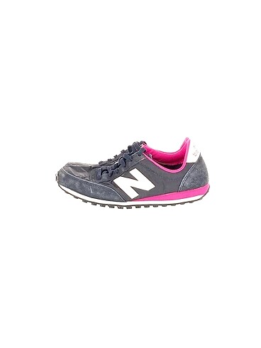 New Balance Spor Ayakkabı %70 İndirimli.