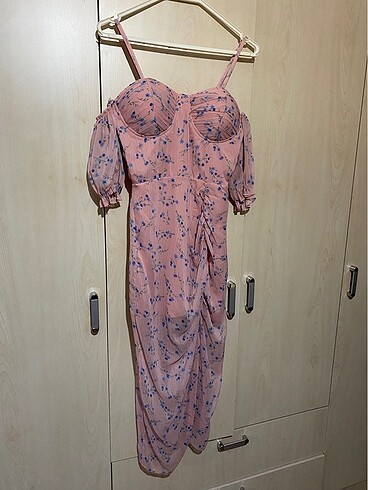 Pembe Çiçekli Midi Yırtmaçlı elbise