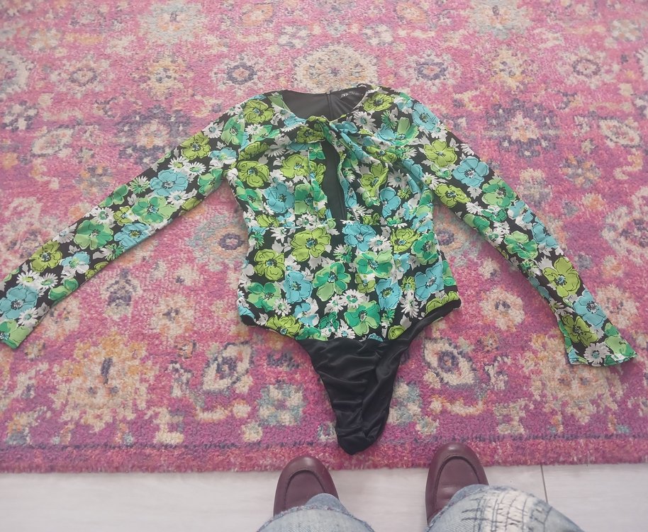 Çiçek Desenli Uzun Kollu V Yaka Kadın Bluz - Görsel 3