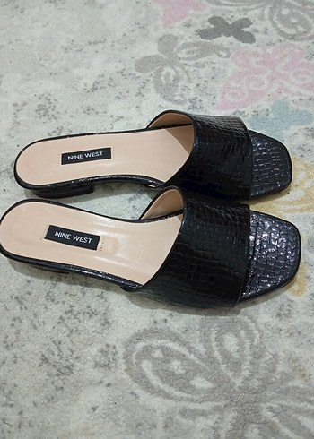 Nine West Nine West Siyah Parlak Yılan Desenli Kadın Terlik
