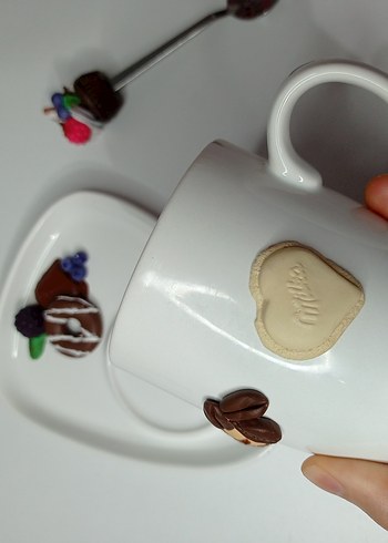 Beyaz Kupa Üzeri Cupcake Motifli - Görsel 3