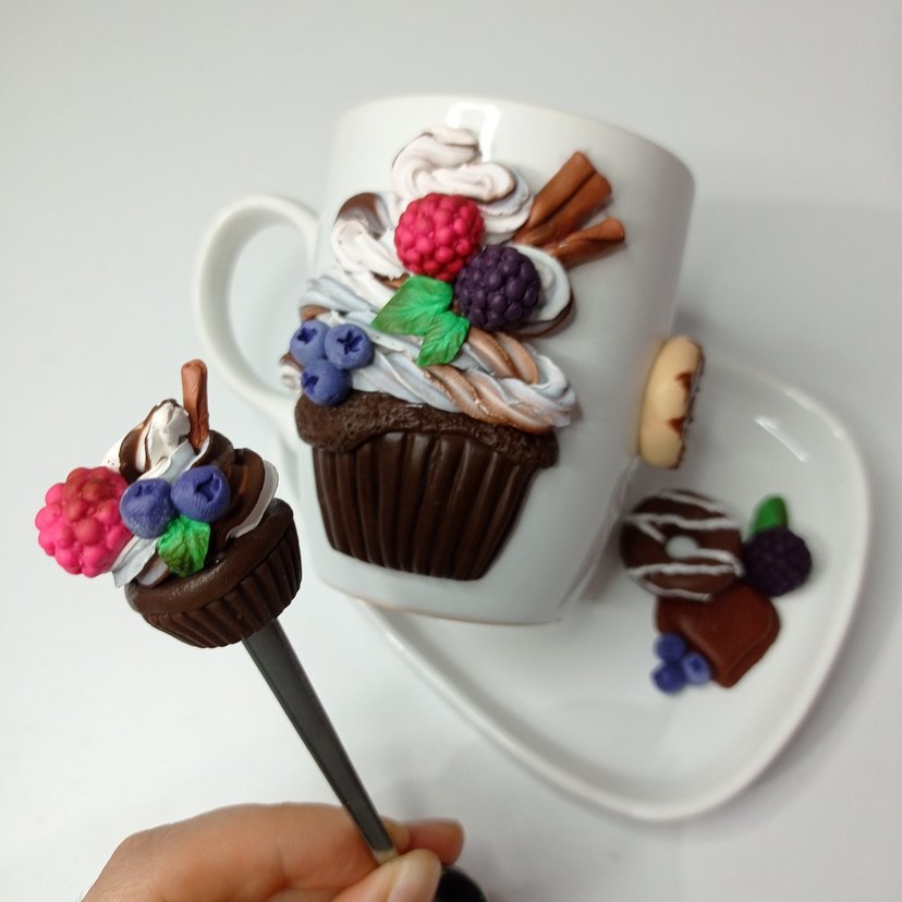 Beyaz Kupa Üzeri Cupcake Motifli - Görsel 2