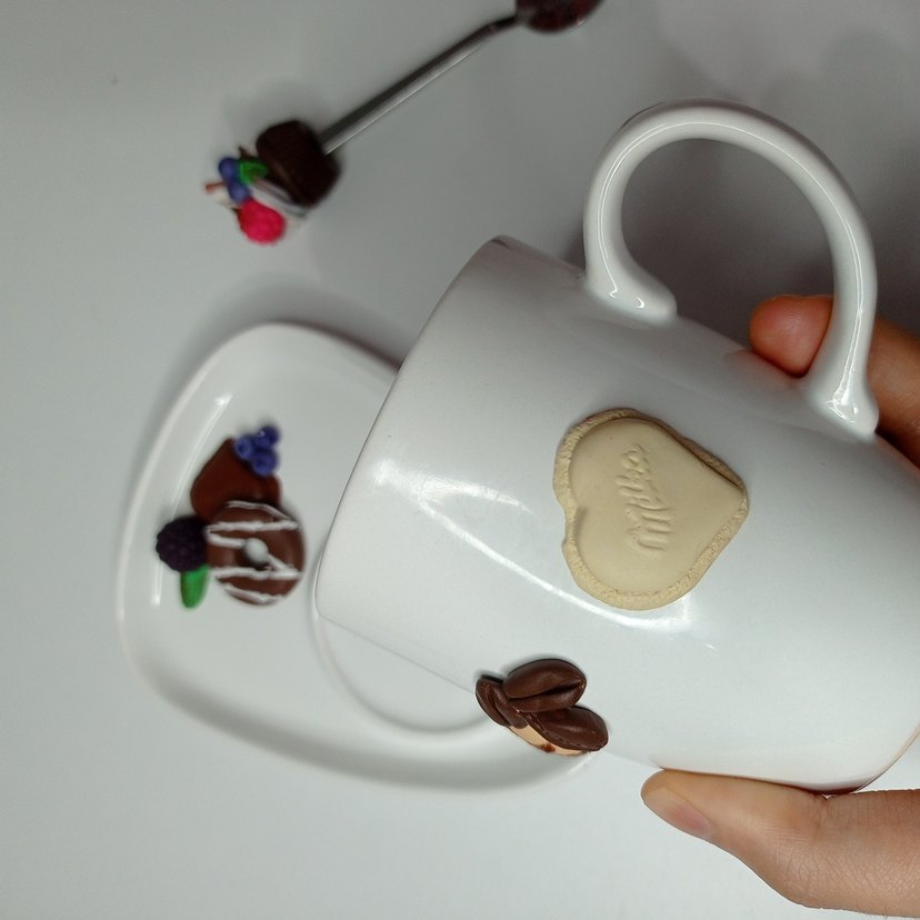 Beyaz Kupa Üzeri Cupcake Motifli - Görsel 3