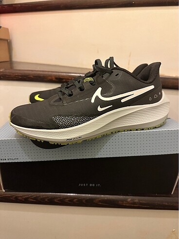 38,5 Beden siyah Renk Nike Pegasus 39 Shield Sıfır 38.5 No 24.5 Cm