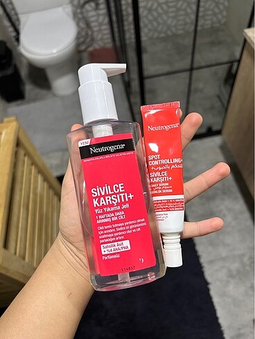 NEUTROGENA SİVİLCE KARŞITI SET