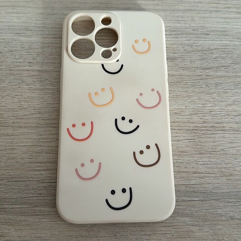 iPhone 13pro bej renk smile kılıf