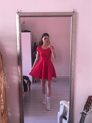 Kırmızı düz elbise