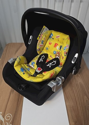 Sarı Renkli Bebek Araba Koltuğu