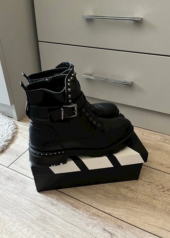 Siyah Deri Tokalı Topuklu Bot - Görsel 5