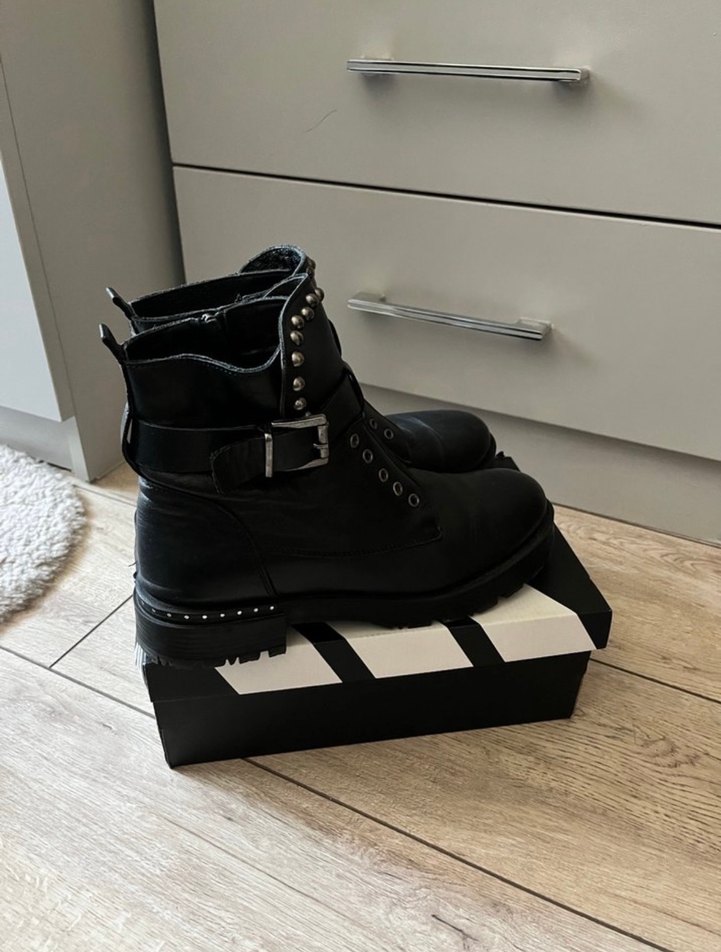 Siyah Deri Tokalı Topuklu Bot - Görsel 5