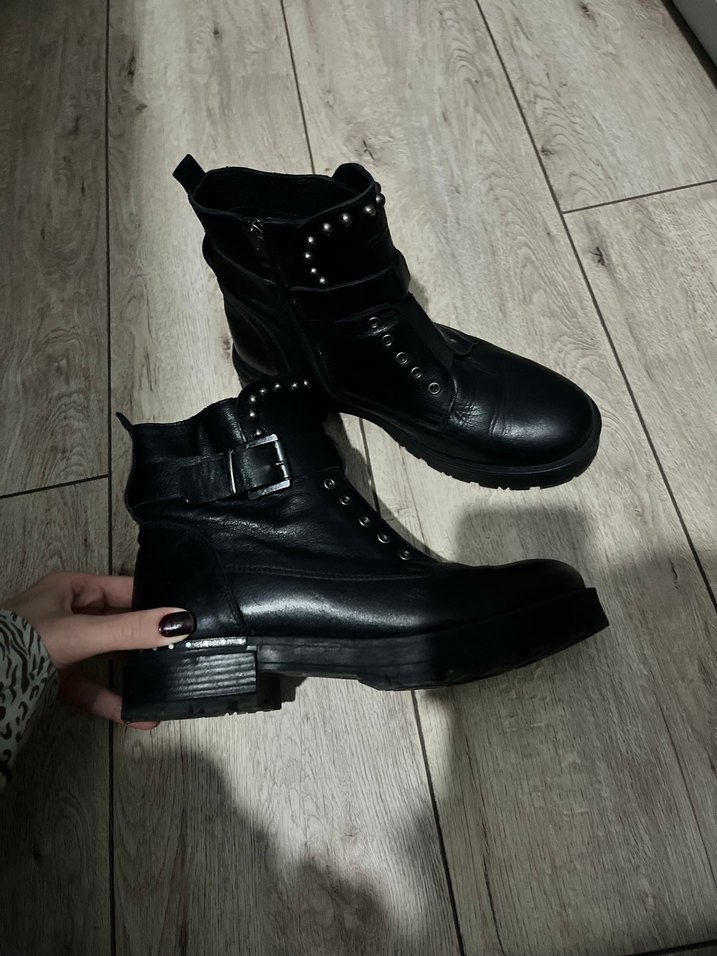 Siyah Deri Tokalı Topuklu Bot - Görsel 4