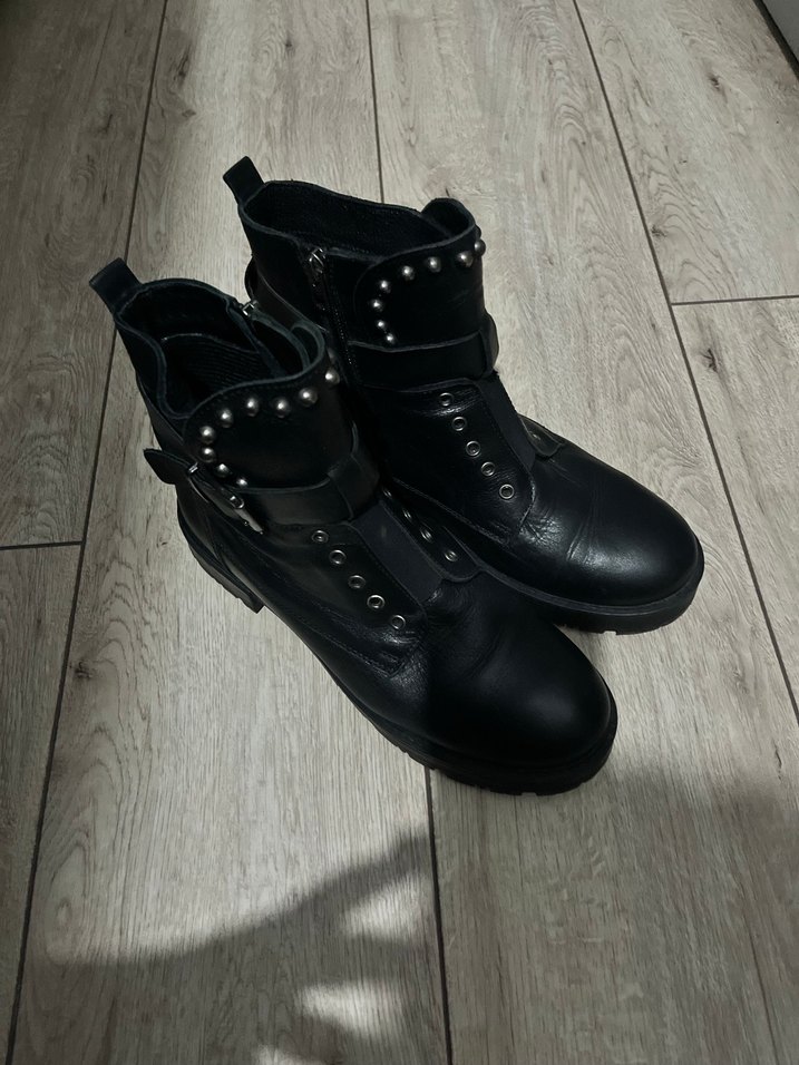 Siyah Deri Tokalı Topuklu Bot - Görsel 3