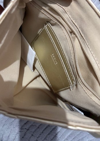 Zincir Detaylı Altın Rengi Deri Kadın Çanta - Görsel 3